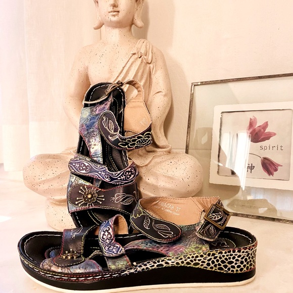 🎉HP🎉 L’Artiste blk Sumacah  sandals - Picture 1 of 14